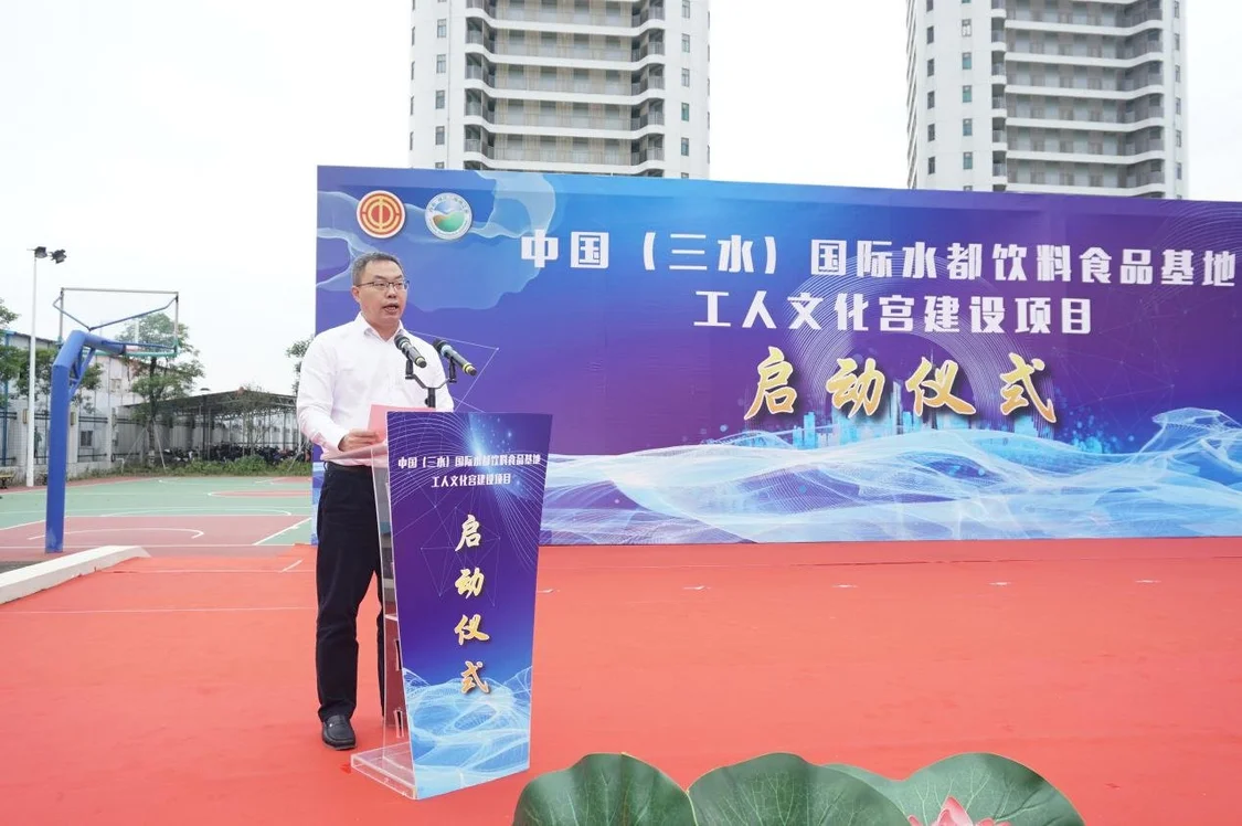 西南街道党工委副书记、办事处主任徐仲辉