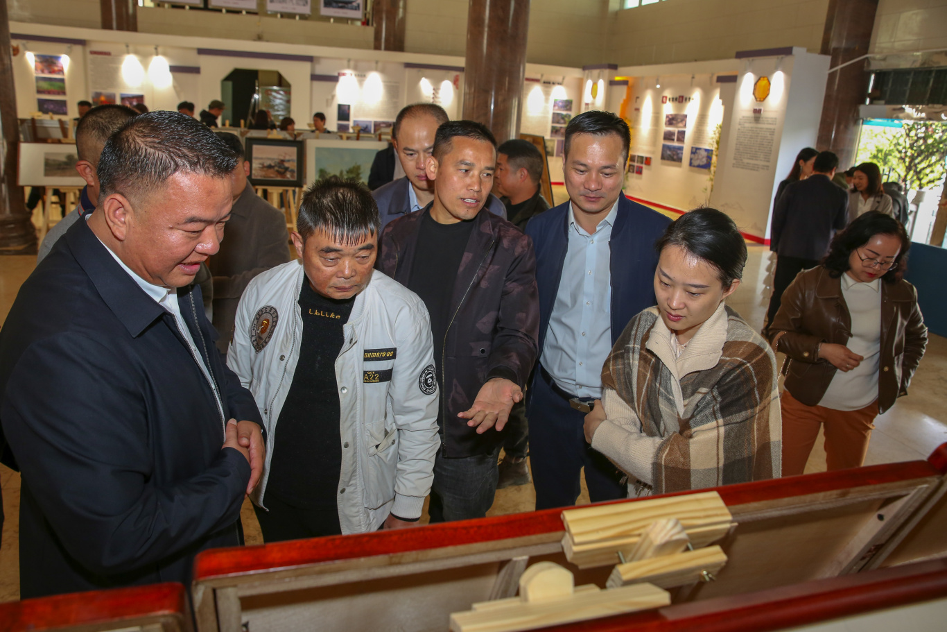 三水区文化馆+佛黔协作一家亲——湾区源头三水画家寻境岑巩作品展 (2).jpg