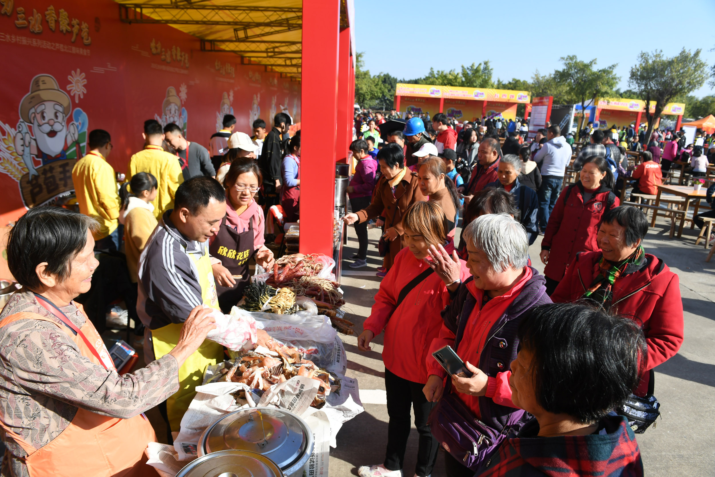 2019年北江腊味美食节，游客火爆.jpg