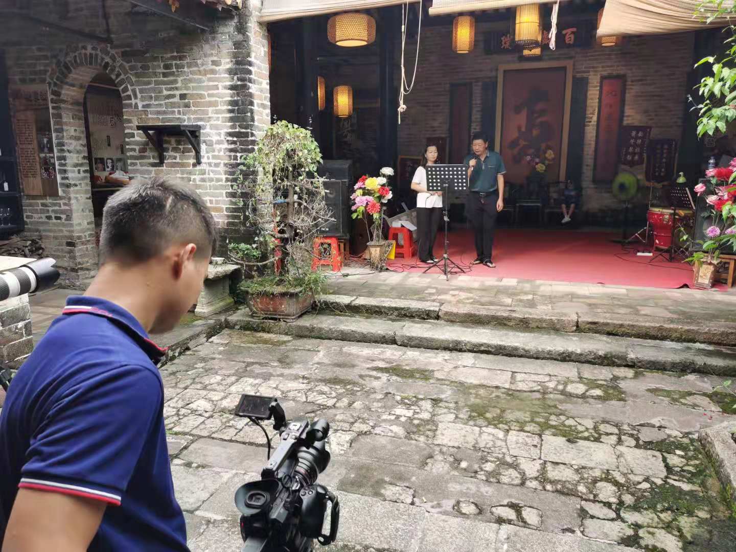 节目组在拍摄长岐私伙局拍摄粤曲.jpg
