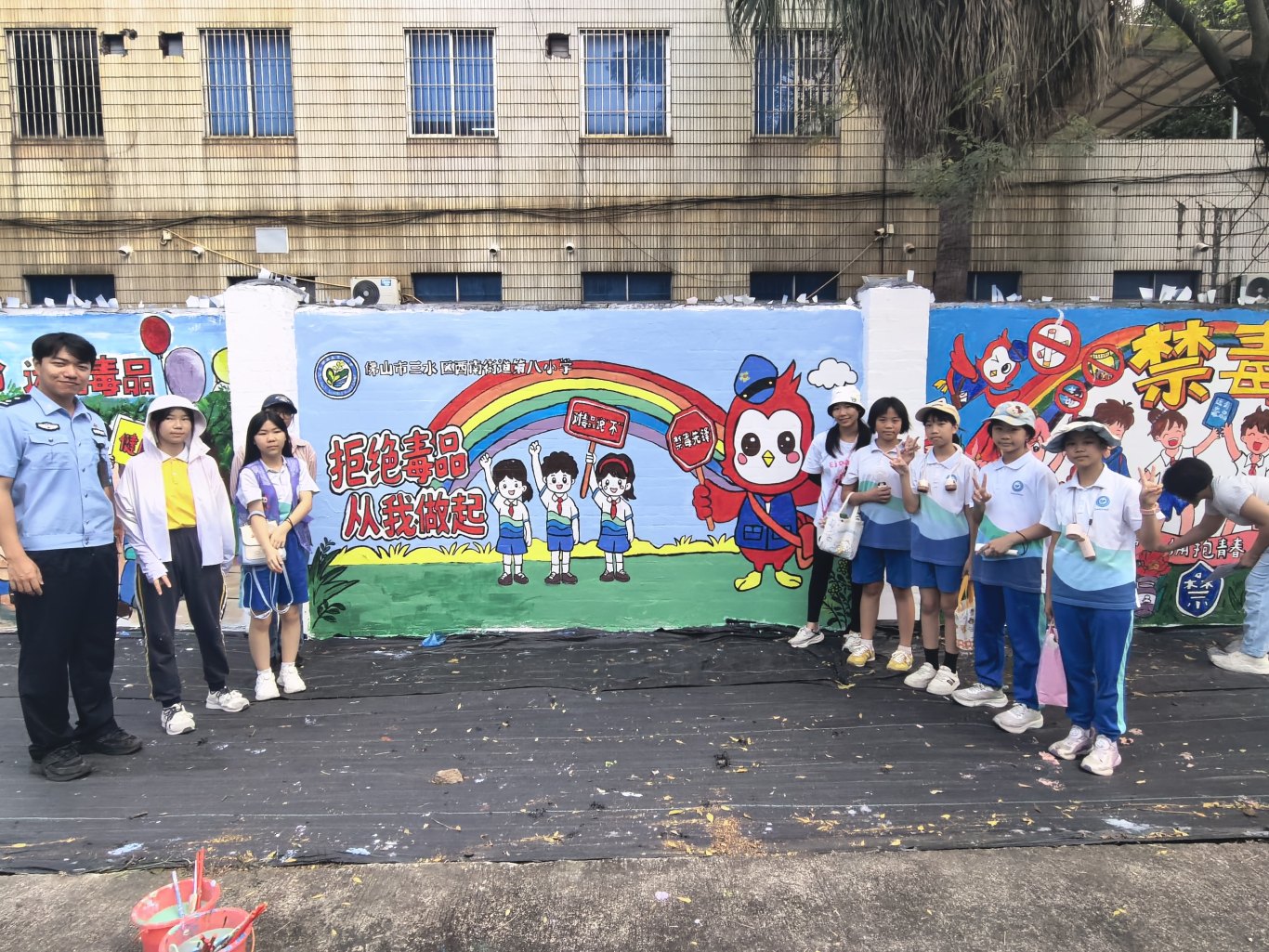 八小墙绘合照.jpg