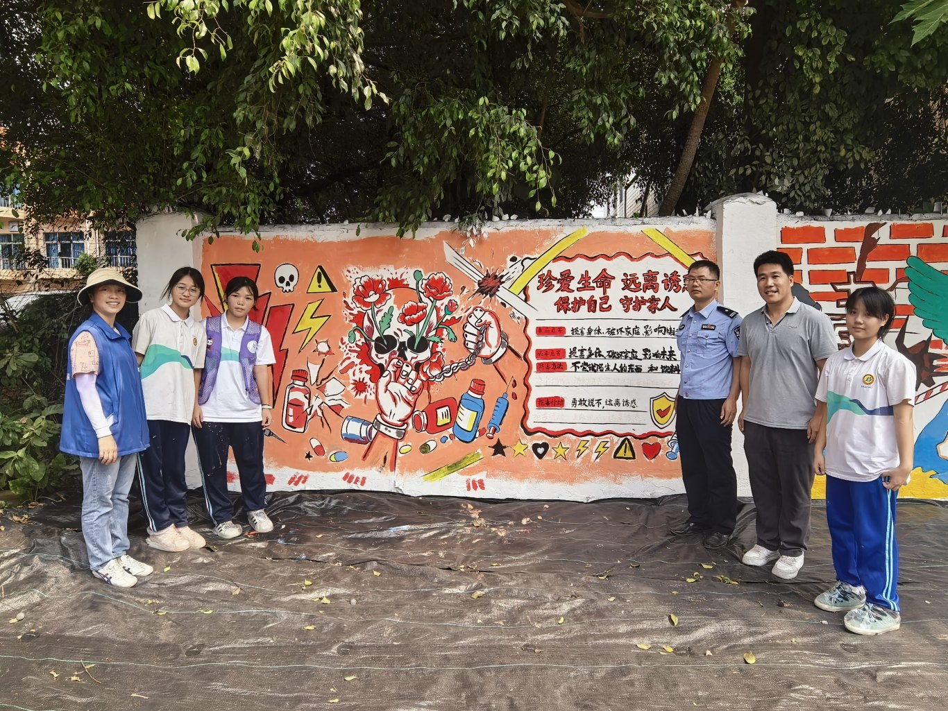 东江小学墙绘合照.jpg