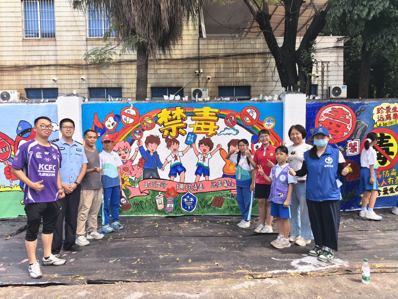 金本小学墙绘合照.jpg